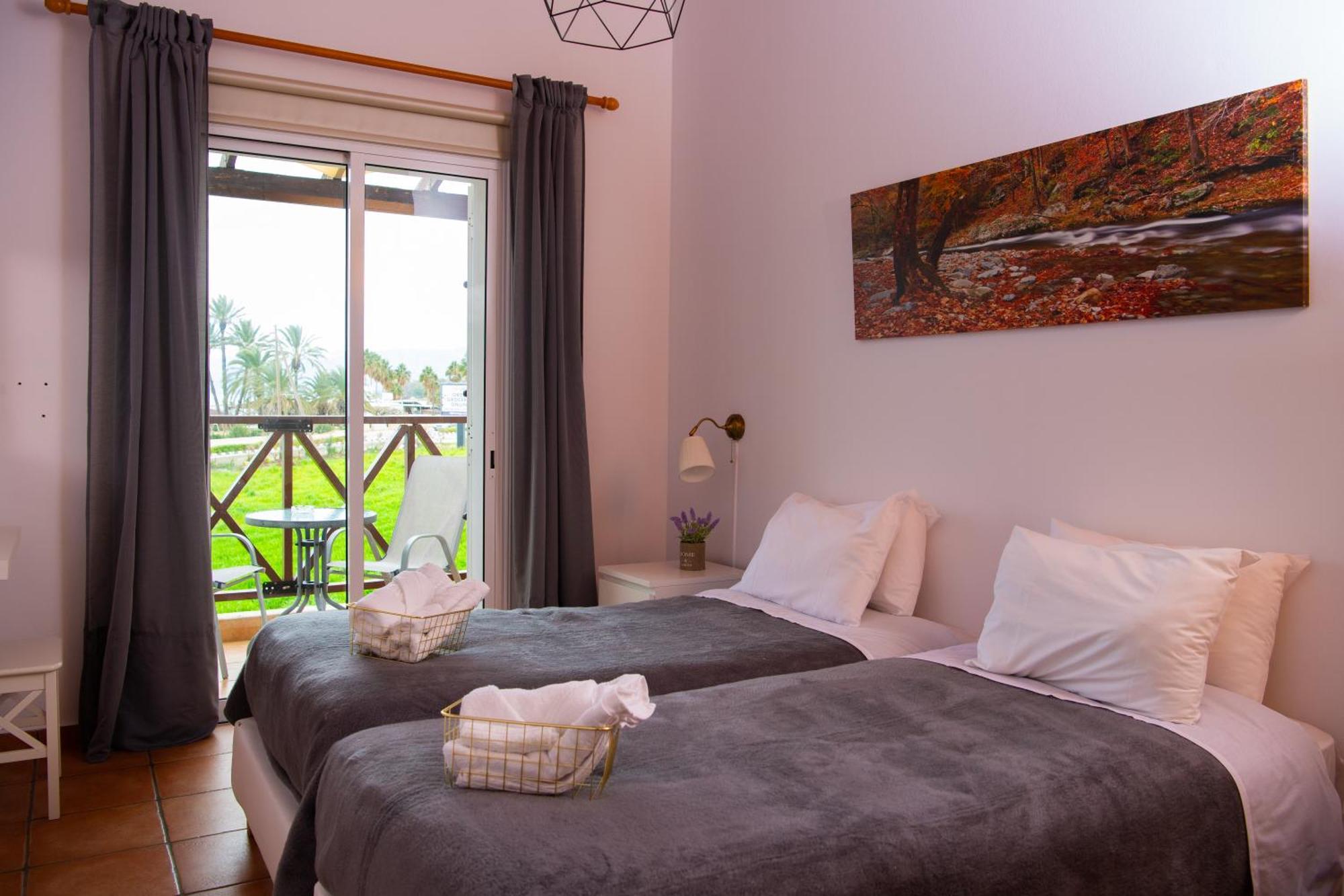 Path Latchi Beachfront Apartments Exterior foto